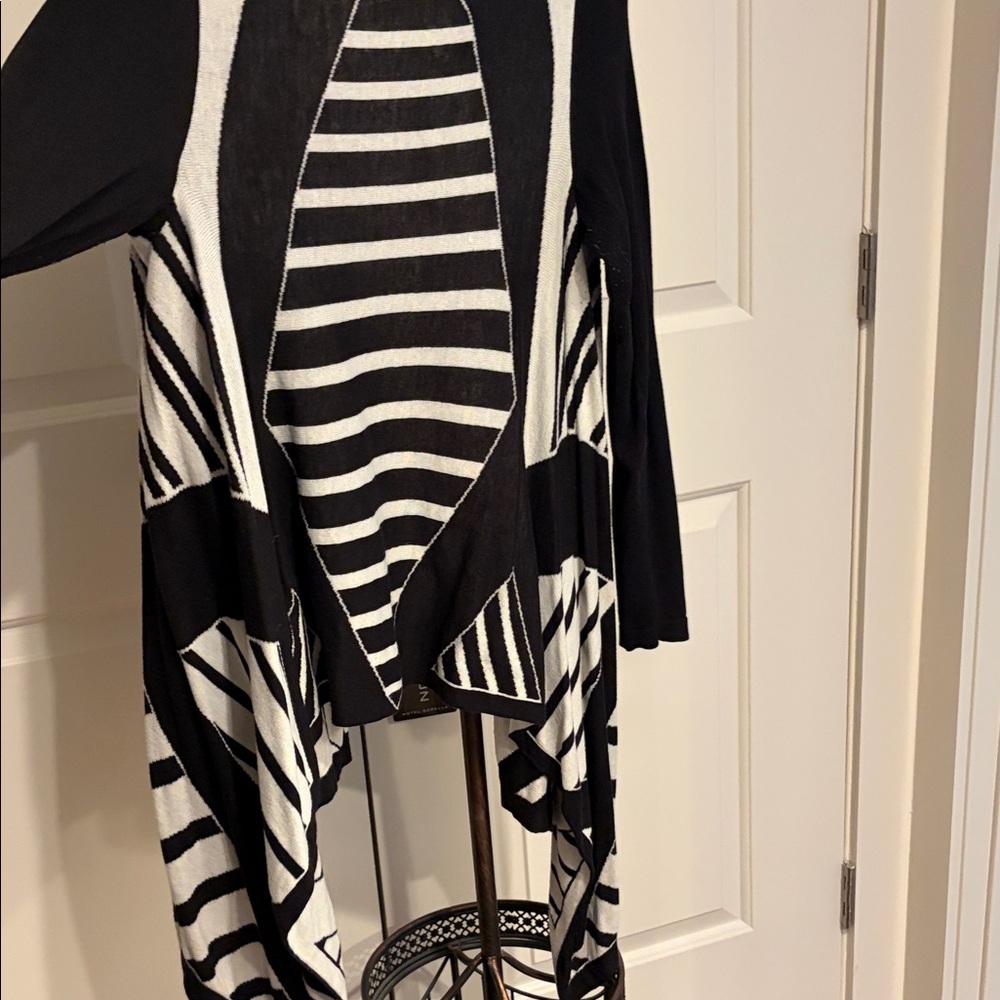 Worthington Black and White Geometric Cardigan - Picture 3 of 3